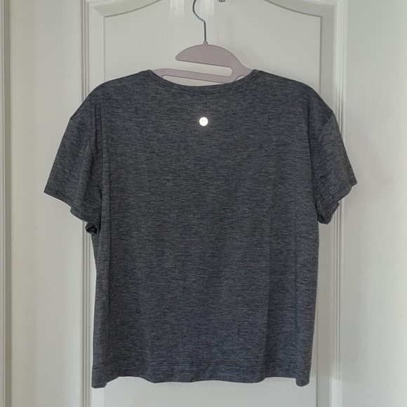 Lululemon Cropped Tee (dark heather grey) - Picture 4 of 4